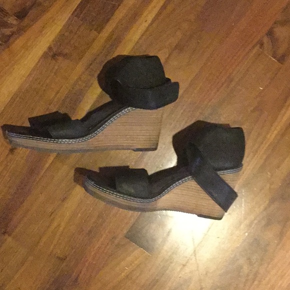 Sandals - Picture 3 of 4